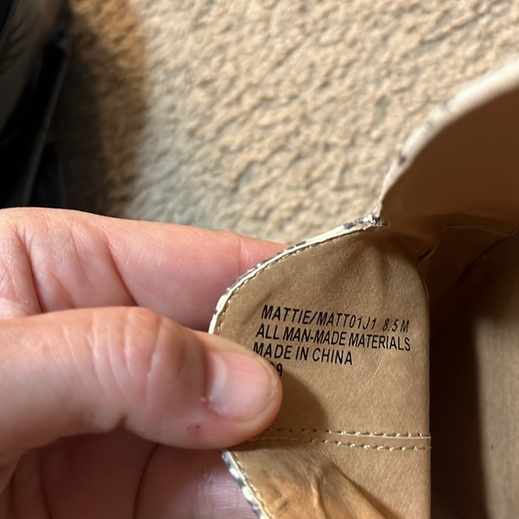 Steve Madden slip on Mule Croc Snake Embossed  8.5 Faux Leather Loafer Tan Black - Picture 13 of 14